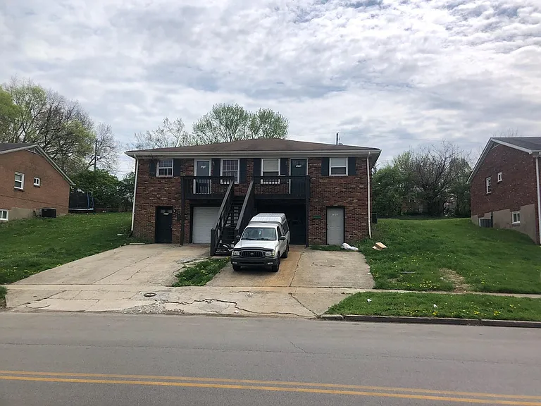 1274 Centre Pkwy — Photo 1
