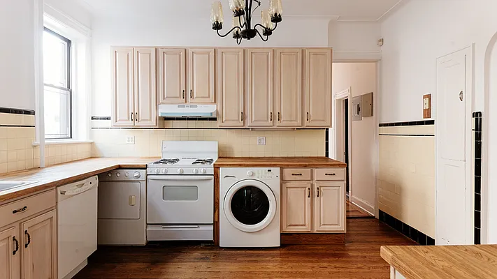 Rented by Nooklyn NYC LLC | media 23