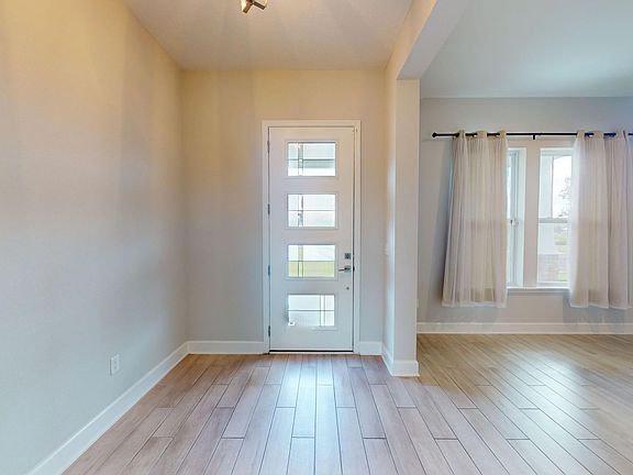 5th image of 202 Ashbury St