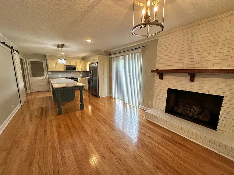 204 N Oak Grove Ext — Photo 13