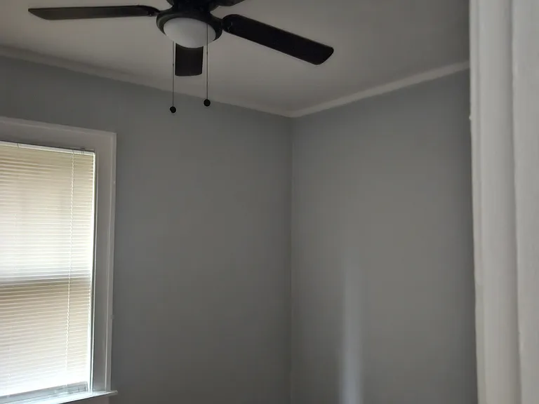 10918 S Vernon Ave — Photo 17