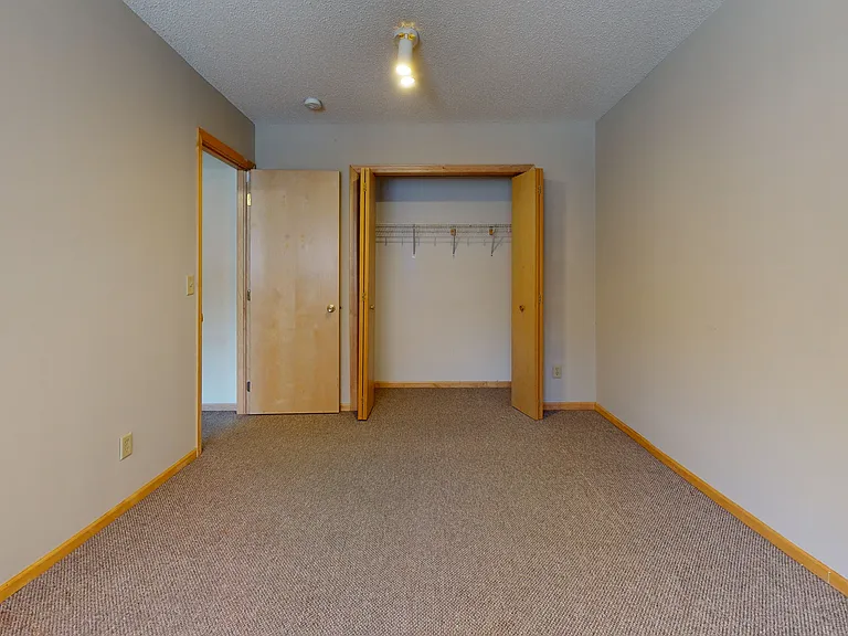 412 4th St SE #101 — Photo 8