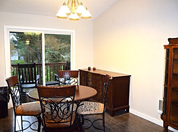5th image of 527 Leitha Ct SE