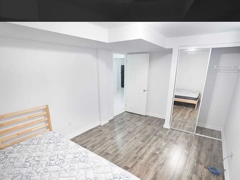 43 Saintsbury Sq #BASEMENT — Photo 4
