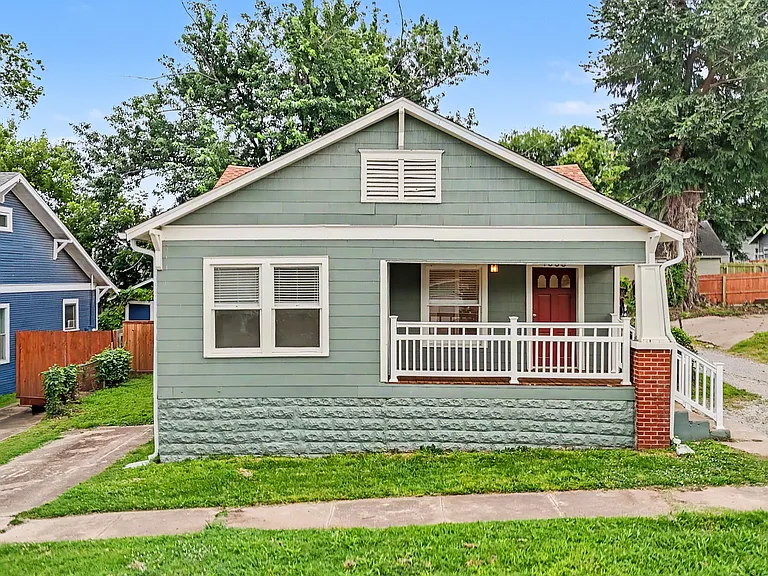 1308 W Easton St — Photo 1