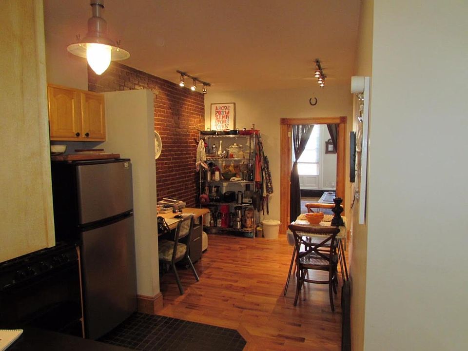 1st image of 923 Willow Ave APT 8