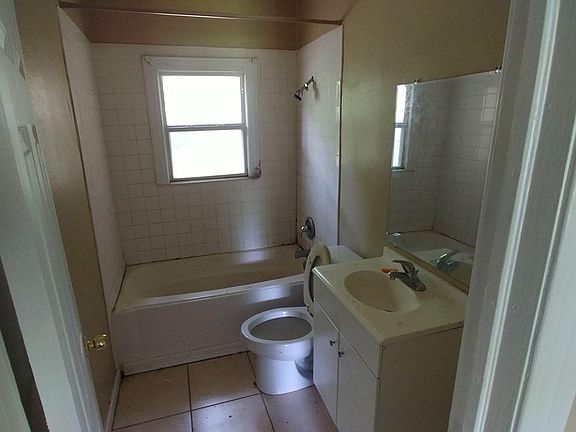 5th image of 3353 Deason Ave