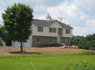 4271 Wood Dr, Walnutport, PA 18088