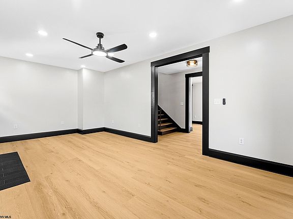 5th image of 344 Watts St