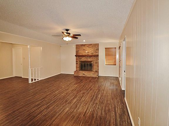 3rd image of 536 Cambridge Dr
