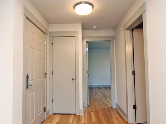 4th image of 5010 N Maryland Ave #10