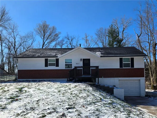 5517 NE 62nd St, Gladstone, MO 64119