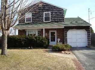 153 Nassau Ln, Island Park, NY 11558