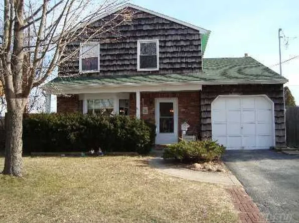 153 Nassau Ln, Island Park, NY 11558