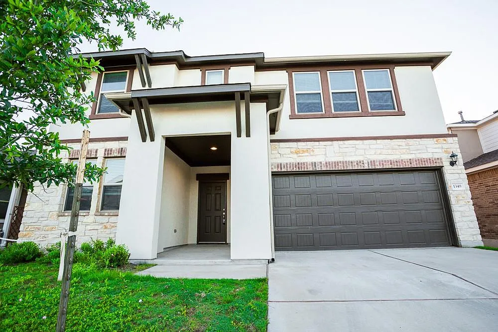 5 bed, 3.5 bath, 2673 sqft, $2,400 — Photo 3