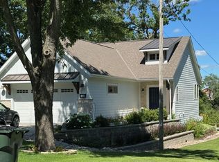 2818 Nagawicka Ave, Delafield, WI 53018
