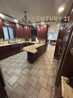 Sold by Century 21 Melanie Kishk Realty | media 17