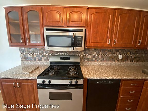 5th image of 917 Poplar Ave