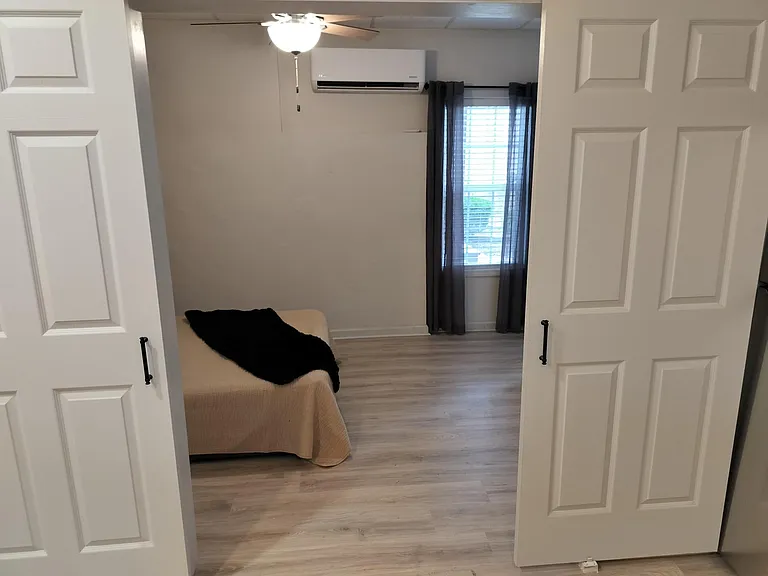 Bedroom-Entry-South View