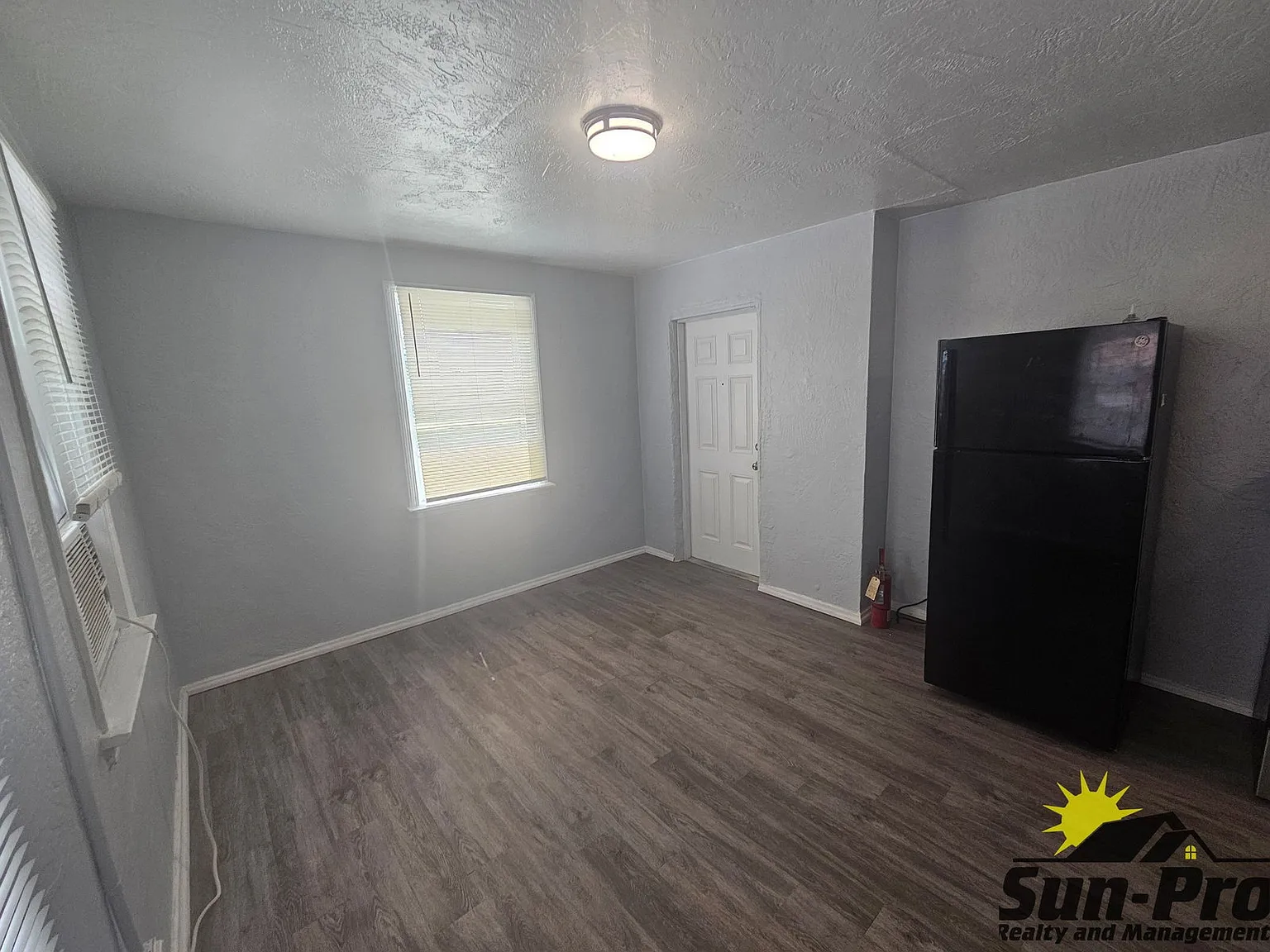 1 bed, 1.0 bath, $950 — Photo 2