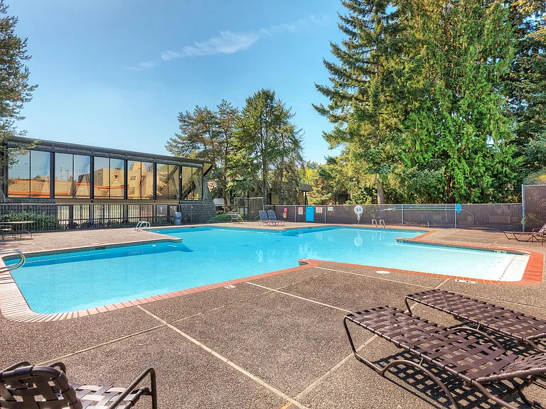 Executive Estates — Photo 36