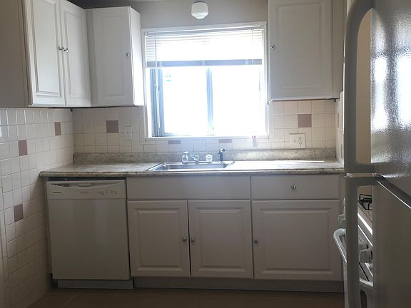 5th image of 26892 Vassar Ave