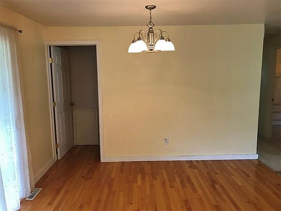 5th image of 420 College Park Dr