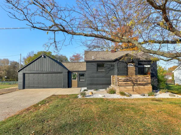 4344 17th St, Dorr, MI 49323