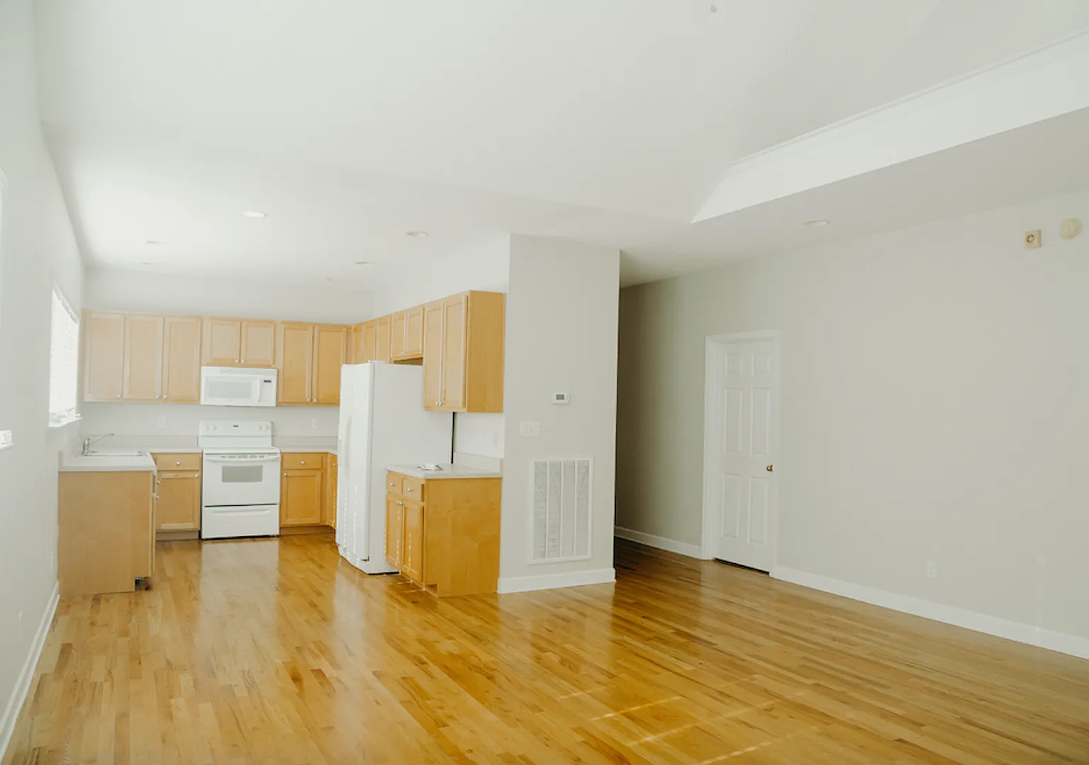 3 Bedroom 2 Bath Home Near St. Elmo — Photo 3