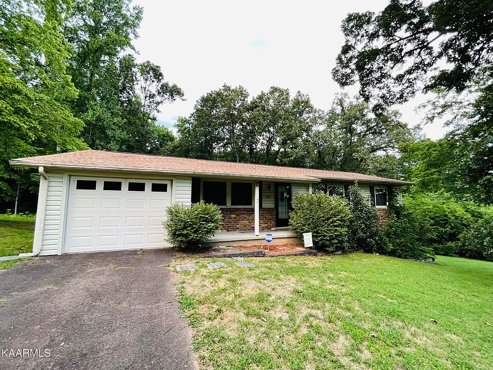 1st image of 310 Sherwood Estates Cir
