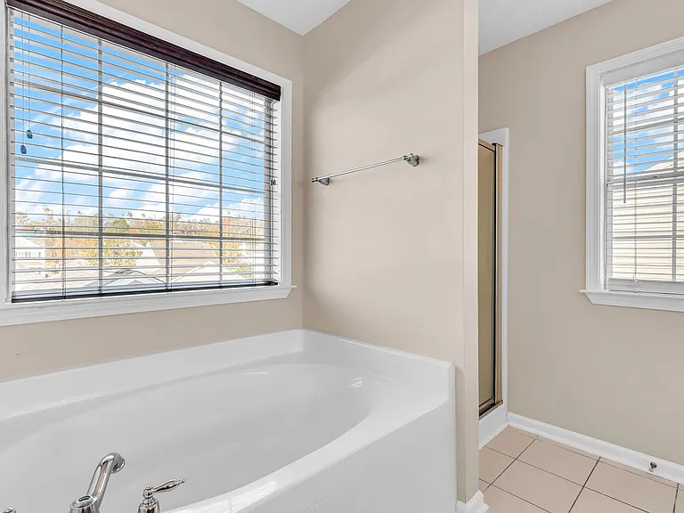 16 Bushwood Dr — Photo 36