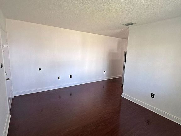 3rd image of 1621 NW 16th Ave APT 5