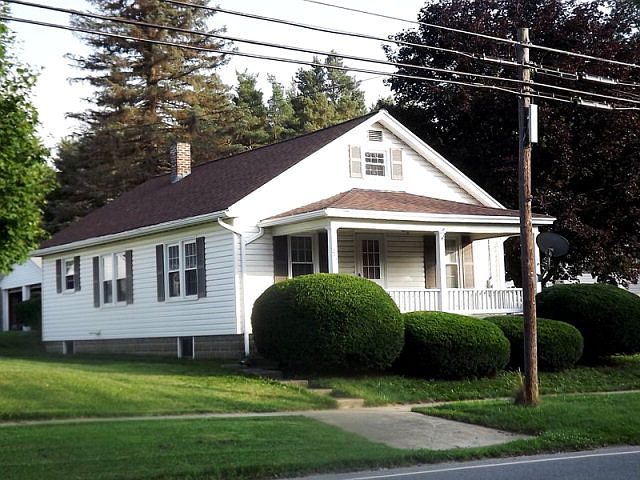1st image of 213 Cherry St