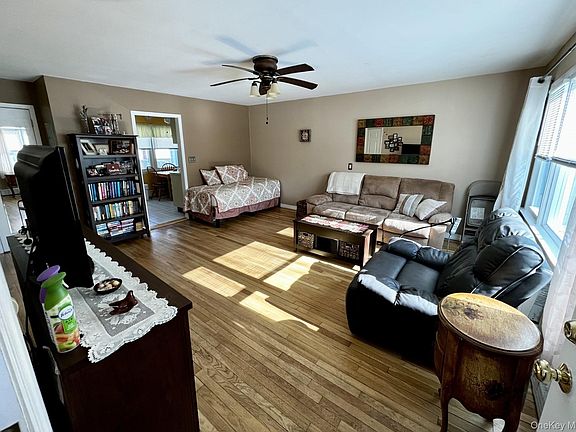 4th image of 105 Finch Lane #1B