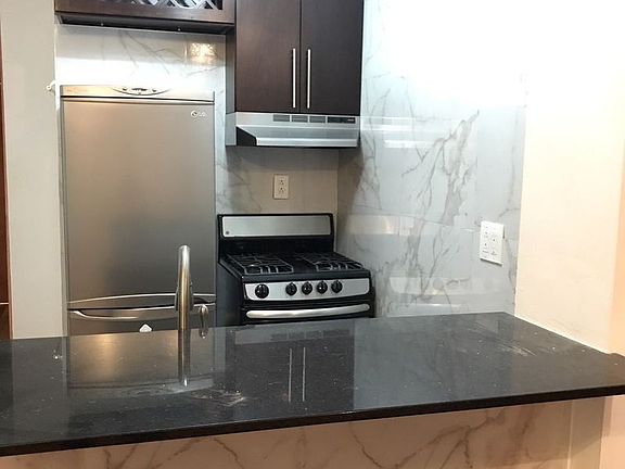 3rd image of 15A W 64th St APT 3D