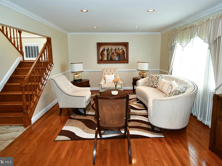 9401 Hickory View Pl — Photo 15