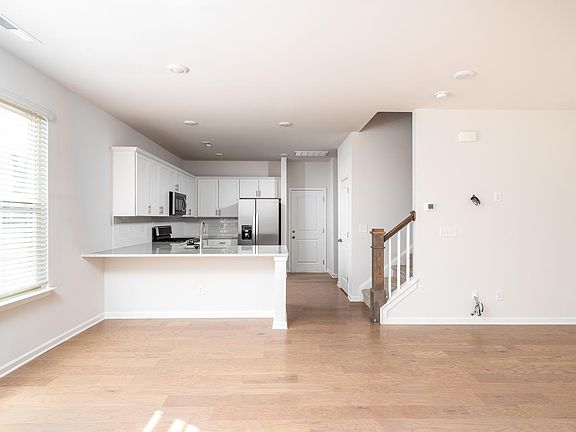 3rd image of 3326 Glenn Hope Way