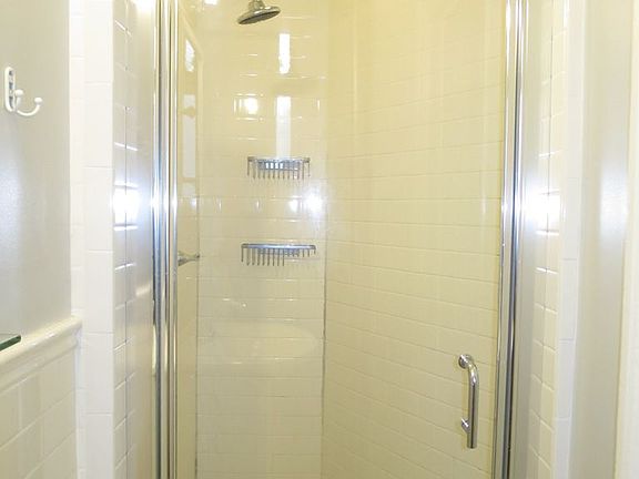 3rd image of 399 1st St #3
