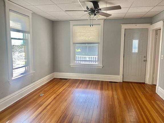 3rd image of 914 Clay St #1