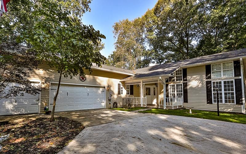 1st image of 531 Riverview Dr
