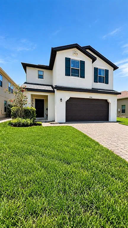 4 bed, 2.5 bath, 2309 sqft, $2,800 — Photo 2