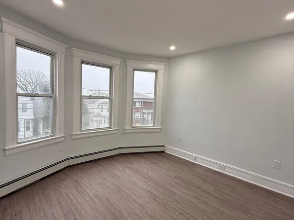 407 Elm Street image 12 of 20