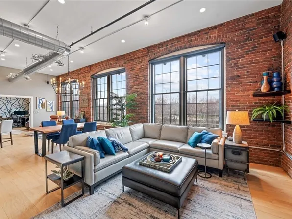 491 Dutton St Unit 317, Lowell, MA 01854