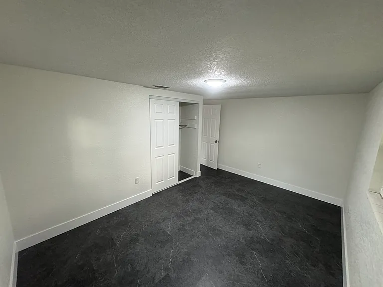 10601 N 52nd St — Photo 10