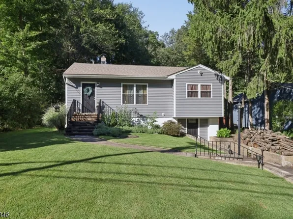 341 Skyline Dr, Ringwood Boro, NJ 07456