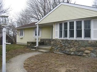 9 Circle Dr, Middletown, RI 02842