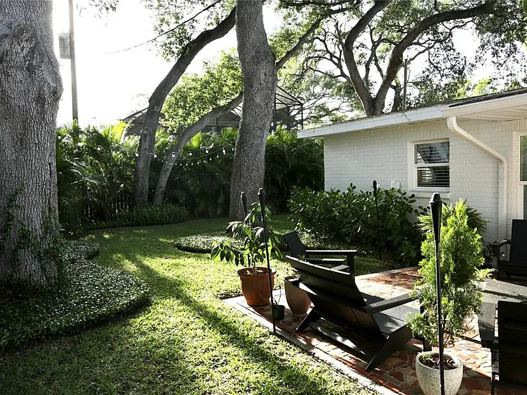 4613 S Ferdinand Ave — Photo 8