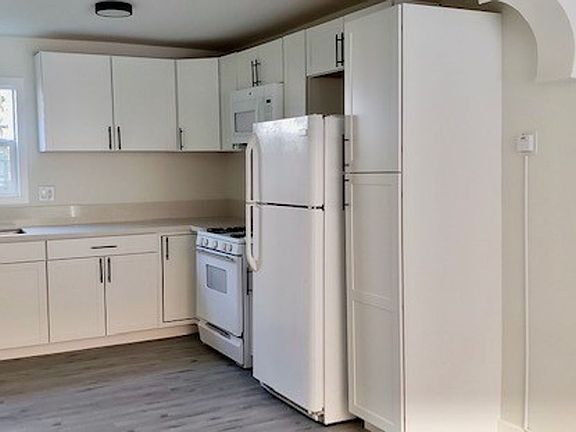 4th image of 2804 S Norton Ave Unit 1/2