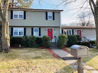 12 Maria St, Lincoln, RI 02865