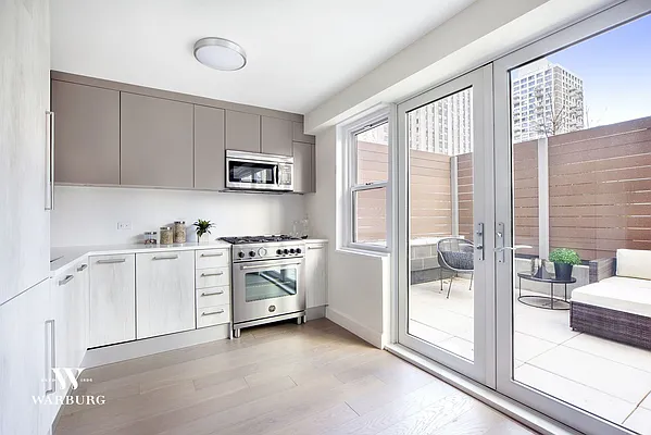 Sold by Warburg | media 2